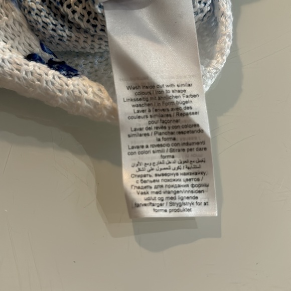 B. Young sweater - L/XL - Picture 9 of 10